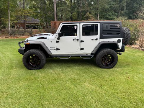 Used 2018 Jeep Wrangler Unlimited Sport S image 11