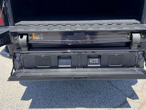 Used 2026 GMC Sierra 2500 Denali Ultimate image 9