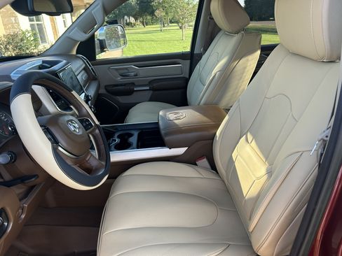 Used 2019 RAM 1500 Laramie AWD/4WD image 4