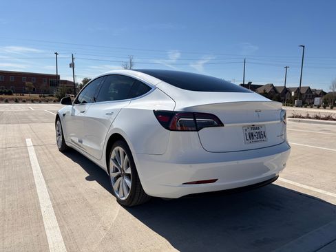 Used 2018 Tesla Model 3 Long Range image 9