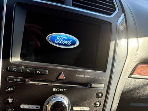 Used 2018 Ford Explorer Platinum AWD/4WD image 9
