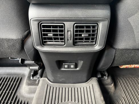 Used 2021 Toyota RAV4 XLE AWD/4WD image 20