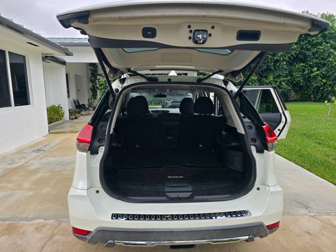 Used 2018 Nissan Rogue SV w/ Premium Package image 21