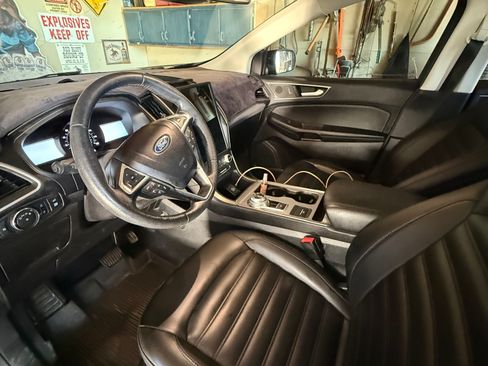 Used 2022 Ford Edge SEL w/ Convenience Package image 2