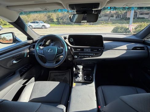 Used 2023 Lexus ES 300h w/ Premium Package image 10