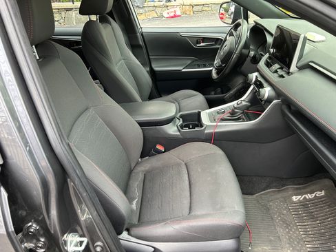 Used 2023 Toyota RAV4 SE w/ Weather & Moonroof Package image 8