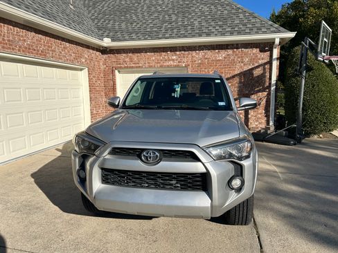 Used 2015 Toyota 4Runner SR5 image 1