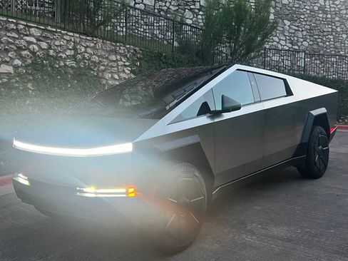 Used 2026 Tesla Cybertruck AWD Crew Cab image 5