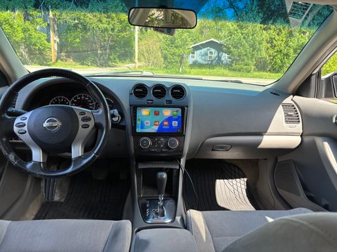 Used 2011 Nissan Altima 2.5 S w/ Special Edition Pkg FWD image 2