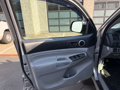 Used 2014 Toyota Tacoma 4x4 Double Cab w/ TRD Sport Package image 21