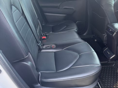 Used 2021 Toyota Highlander XLE image 16