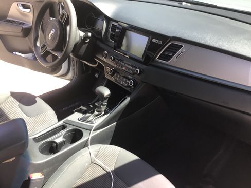 Used 2019 Kia Niro LX FWD image 9