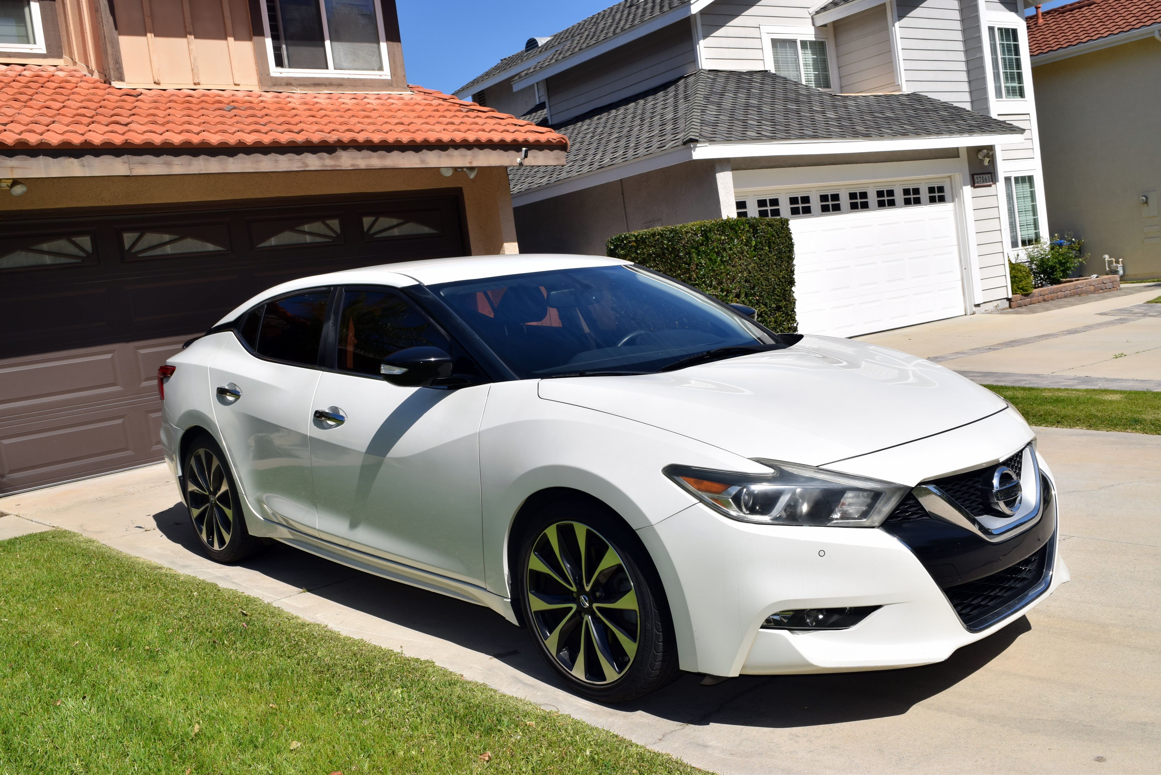 Used 2016 Nissan Maxima SR w/ Interior Lighting Package FWD image 2