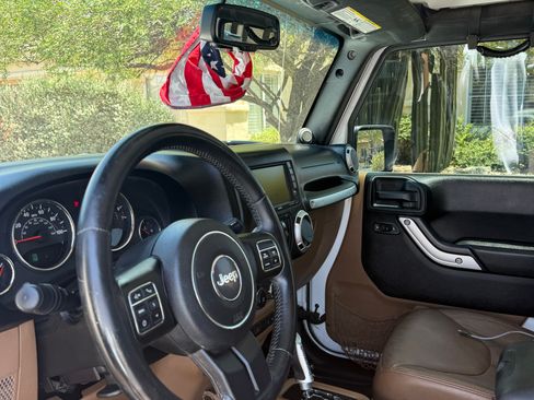 Used 2014 Jeep Wrangler Unlimited Sahara w/ Mopar Chrome Edition Group AWD/4WD image 6