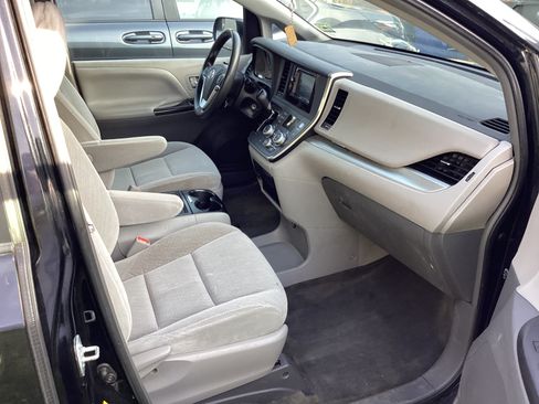 Used 2016 Toyota Sienna LE image 16