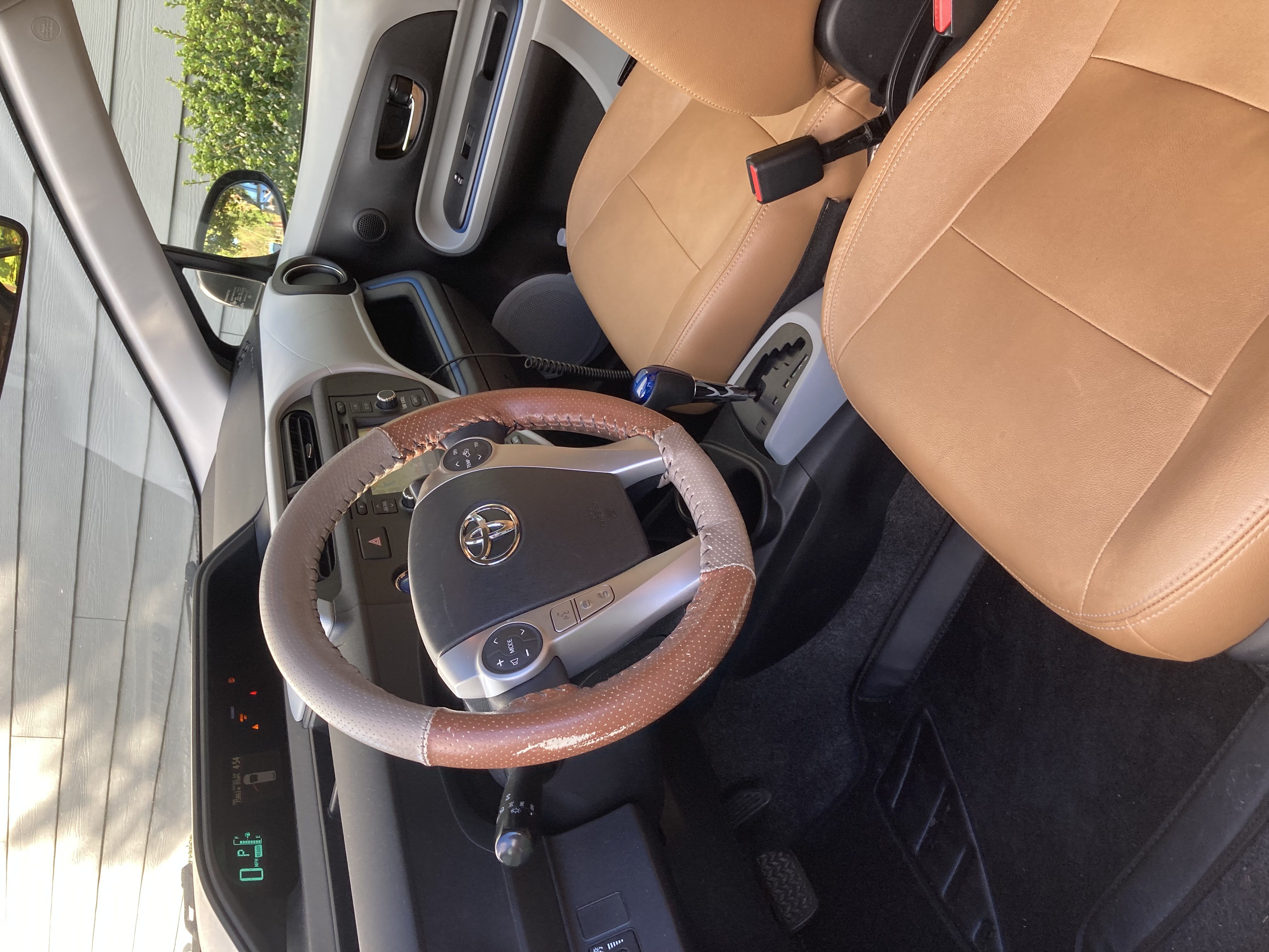 Used 2012 Toyota Prius C Three FWD image 2