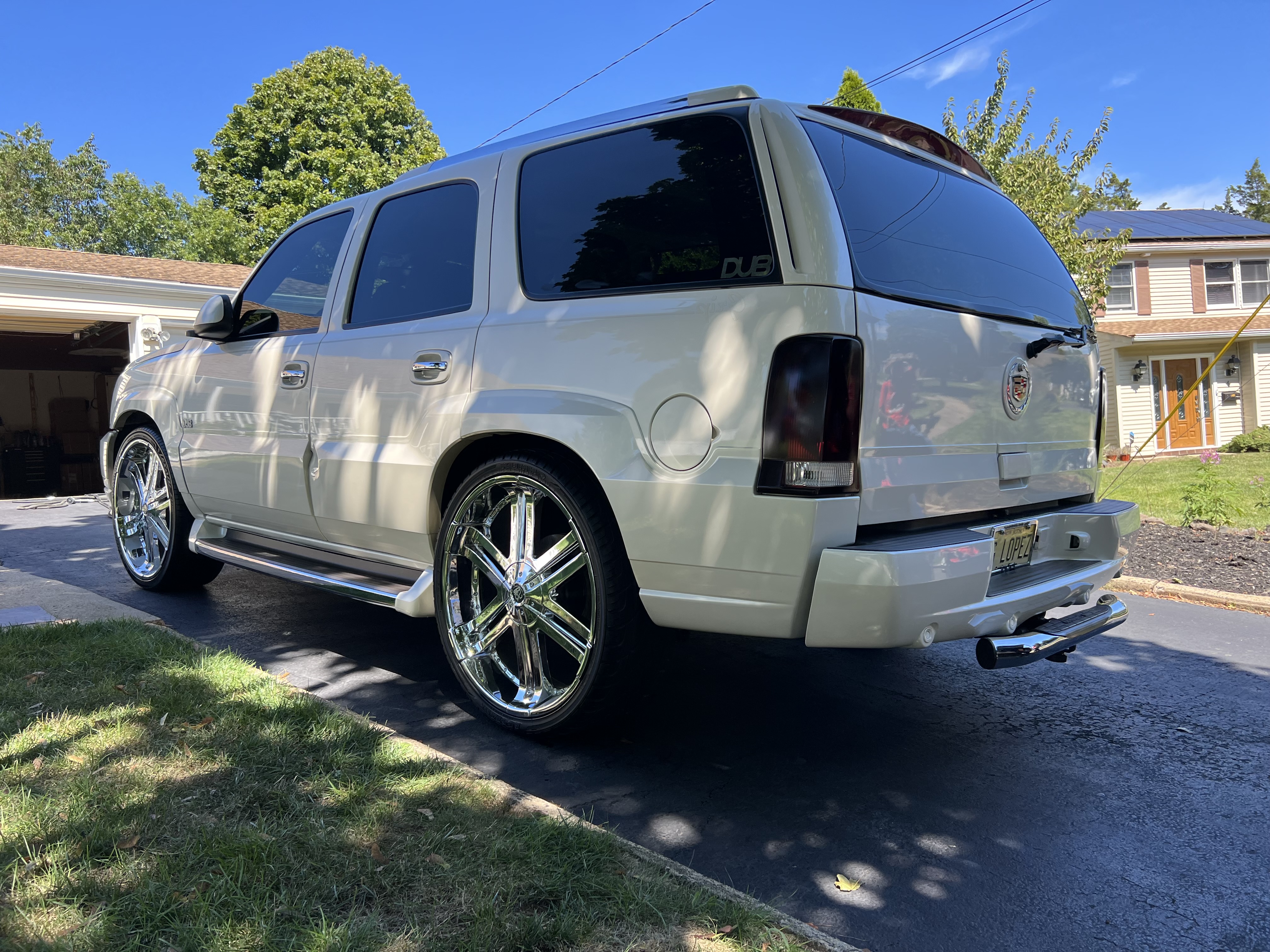 Used 2004 Cadillac Escalade AWD image 5
