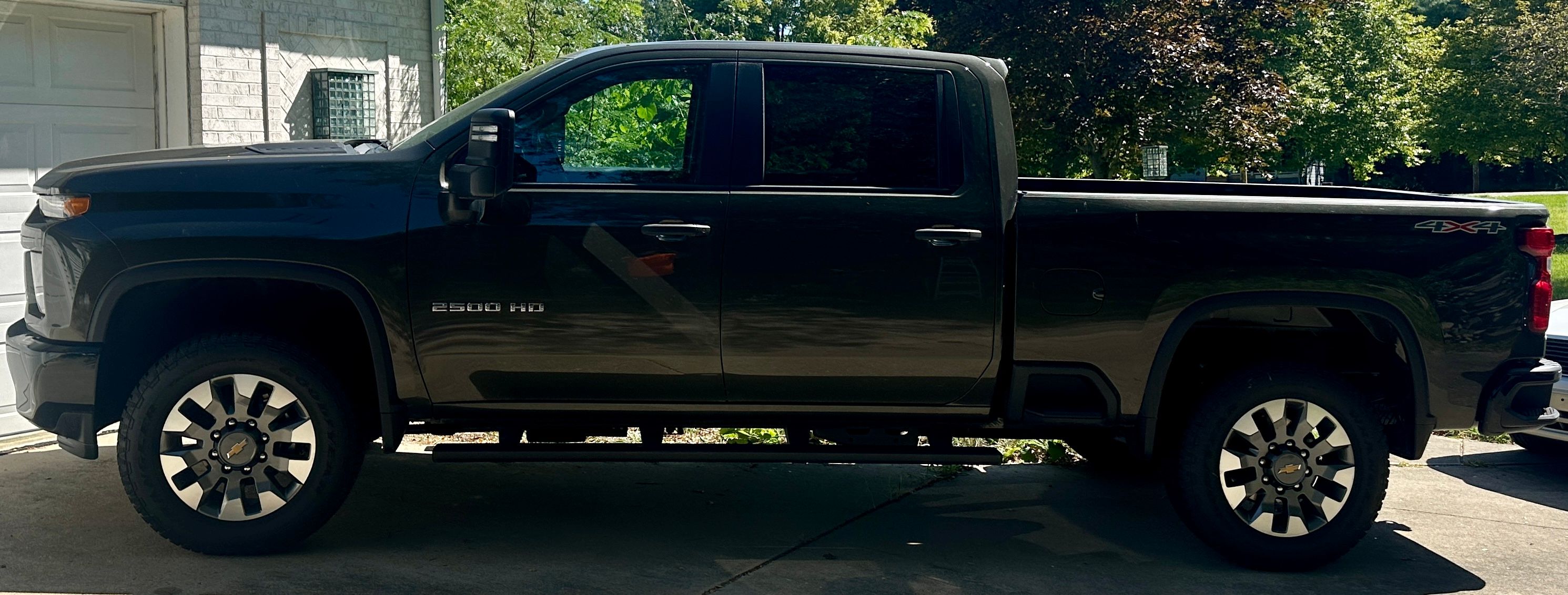 Used 2022 Chevrolet Silverado 2500 Custom w/ Custom Convenience Package AWD/4WD image 2