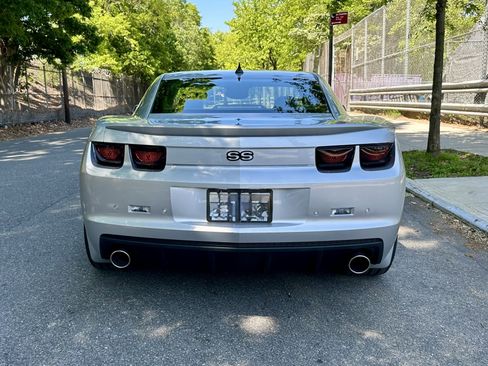 Used 2010 Chevrolet Camaro SS w/ RS Package RWD image 5