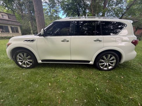 Used 2011 INFINITI QX56 4WD w/ Theater Pkg image 9