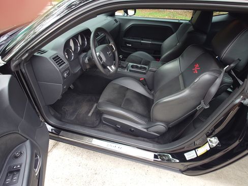 Used 2014 Dodge Challenger R/T image 8