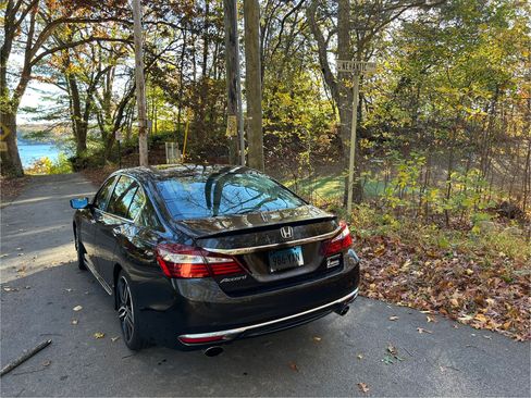 Used 2016 Honda Accord Sport image 8