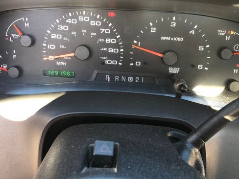 Used 2003 Ford F250 XLT image 4