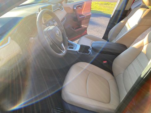 Used 2025 Toyota RAV4 XLE Premium image 6