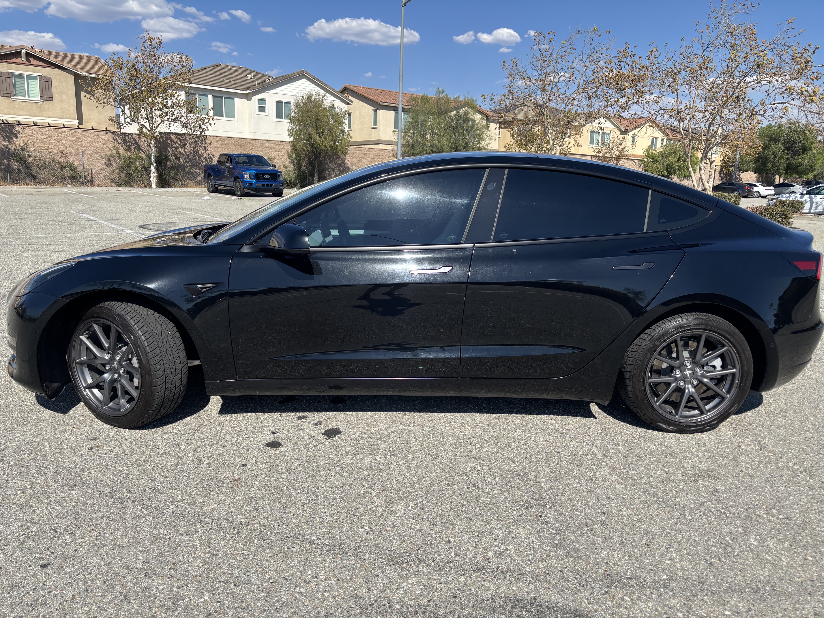 Used 2022 Tesla Model 3 Standard Range RWD image 2