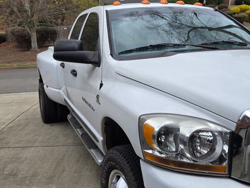Used 2006 Dodge Ram 3500 Truck SLT image 10
