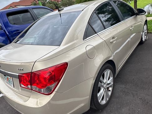 Used 2011 Chevrolet Cruze LTZ FWD image 4