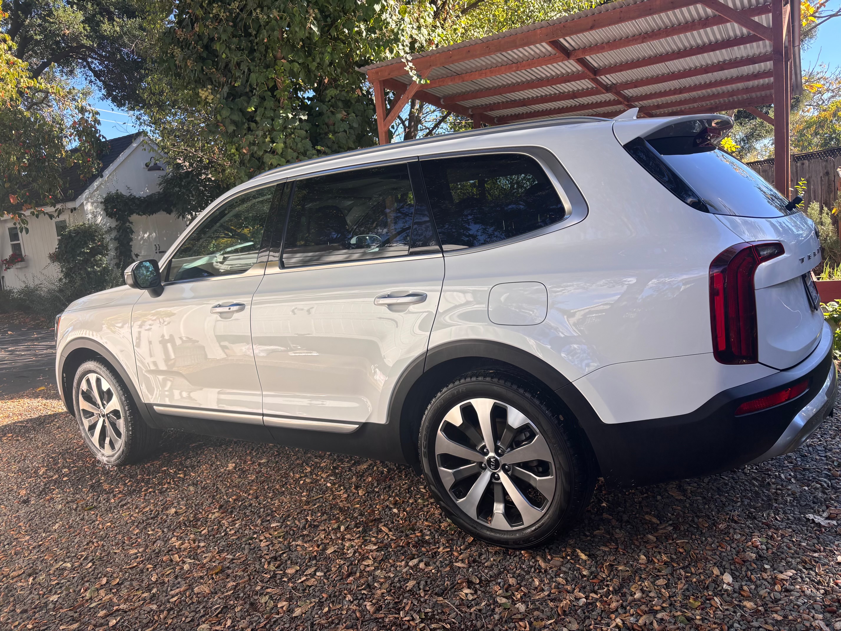 Used 2020 Kia Telluride S w/ S 8 Passenger Seating Package FWD image 1