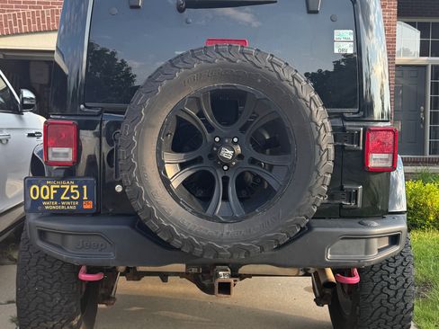 Used 2015 Jeep Wrangler Unlimited Rubicon AWD/4WD image 5