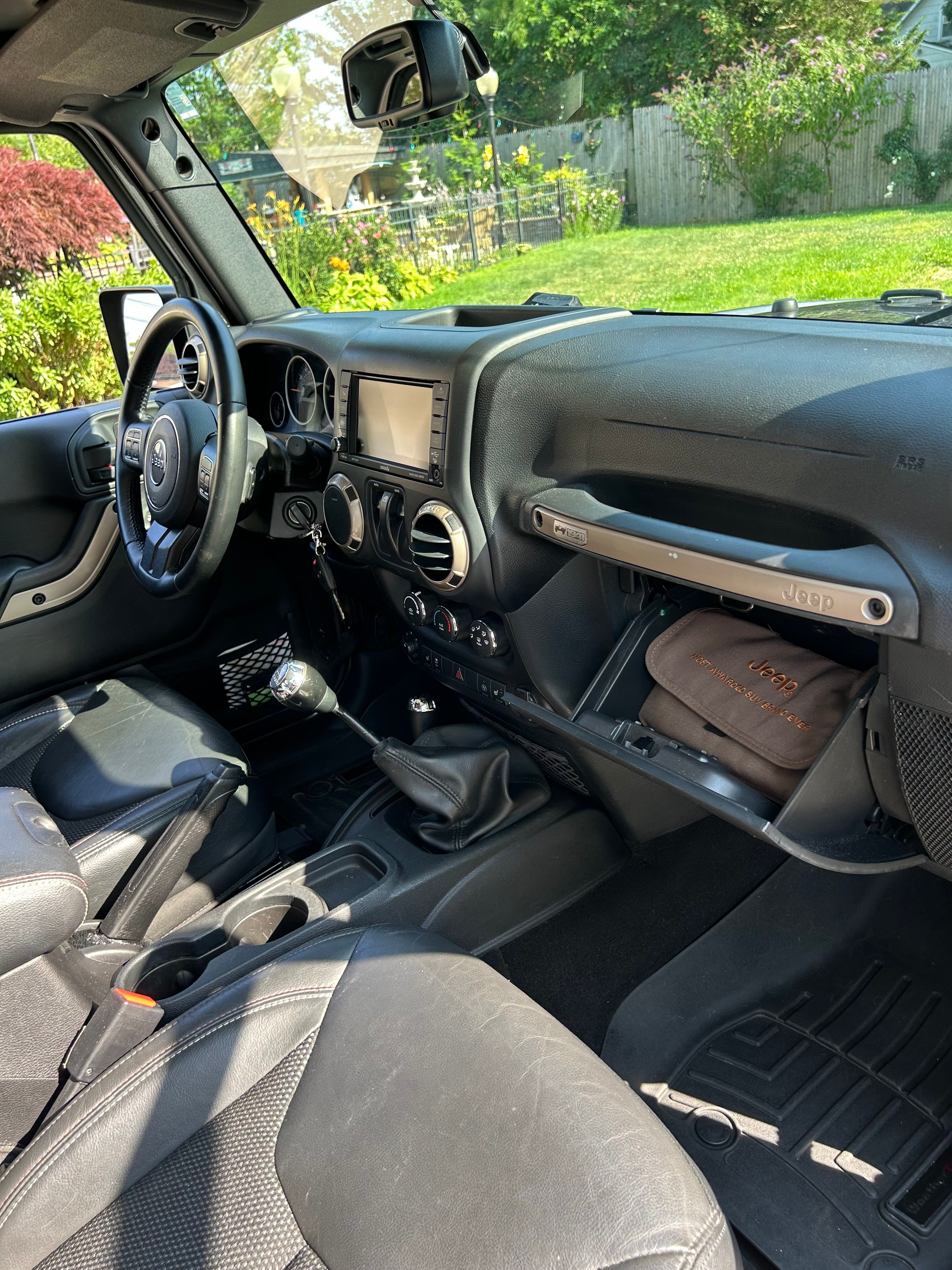 Used 2016 Jeep Wrangler Sahara AWD/4WD image 6