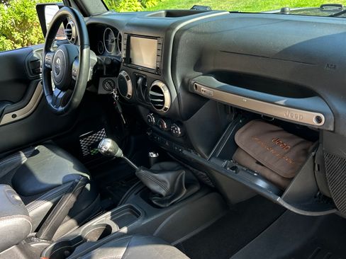 Used 2016 Jeep Wrangler Sahara AWD/4WD image 6