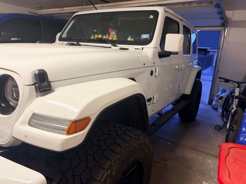 Used 2023 Jeep Wrangler Unlimited Sahara image 11