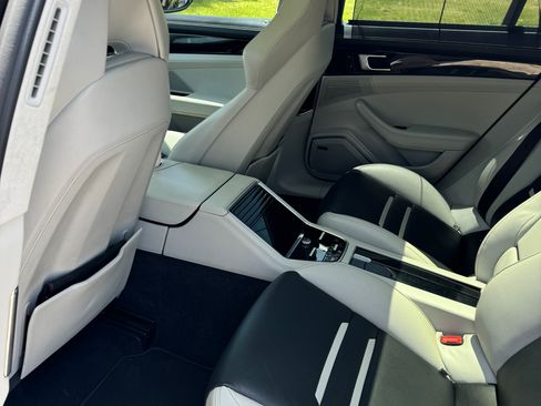 Used 2018 Porsche Panamera Turbo image 9