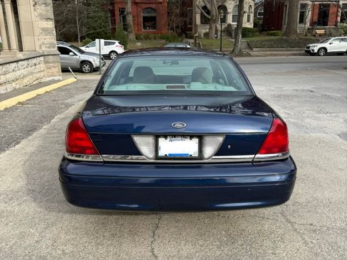 Used 2004 Ford Crown Victoria image 6