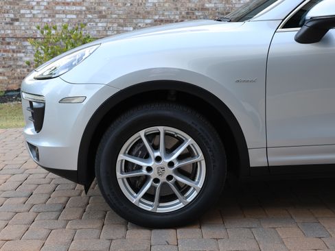 Used 2016 Porsche Cayenne Diesel AWD/4WD image 12
