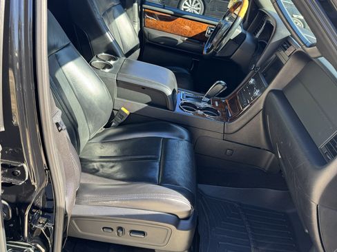 Used 2017 Lincoln Navigator L Select image 15