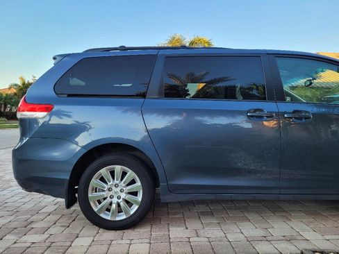 Used 2013 Toyota Sienna LE image 8