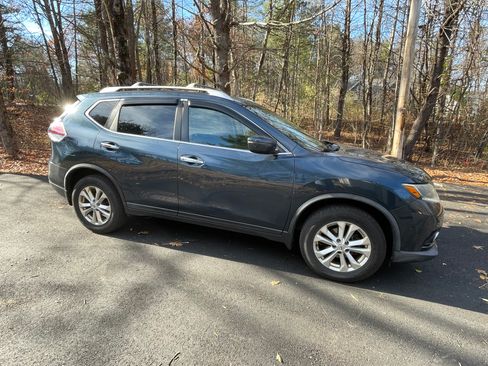 Used 2016 Nissan Rogue SV image 6