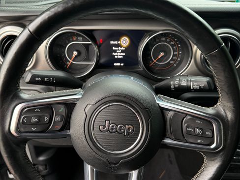 Used 2018 Jeep Wrangler Unlimited Sahara w/ Cold Weather Group AWD/4WD image 4