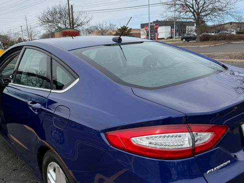 Used 2016 Ford Fusion SE image 4
