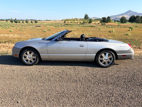 Used 2005 Ford Thunderbird RWD image 4