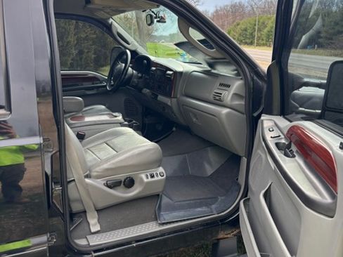 Used 2005 Ford F250 Lariat image 9