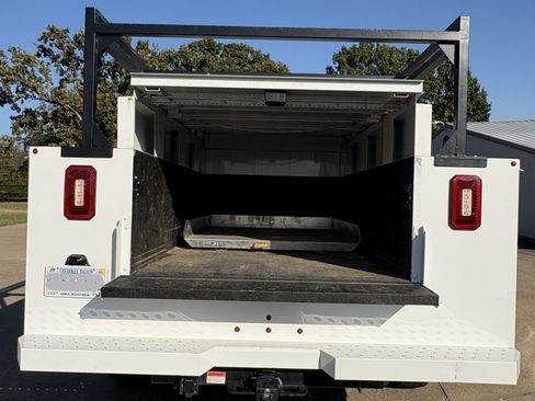 Used 2022 GMC Sierra 3500 Pro w/ Convenience Package image 5