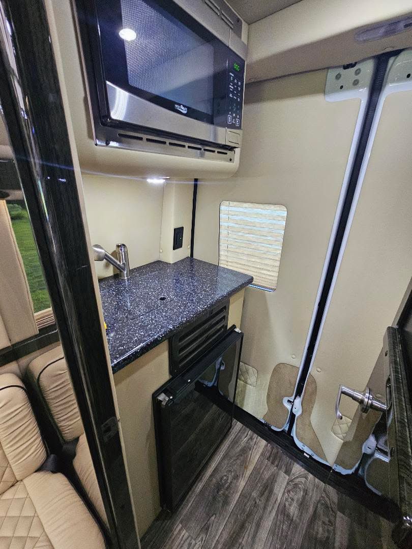 Used 2020 Mercedes-Benz Sprinter 2500 image 6