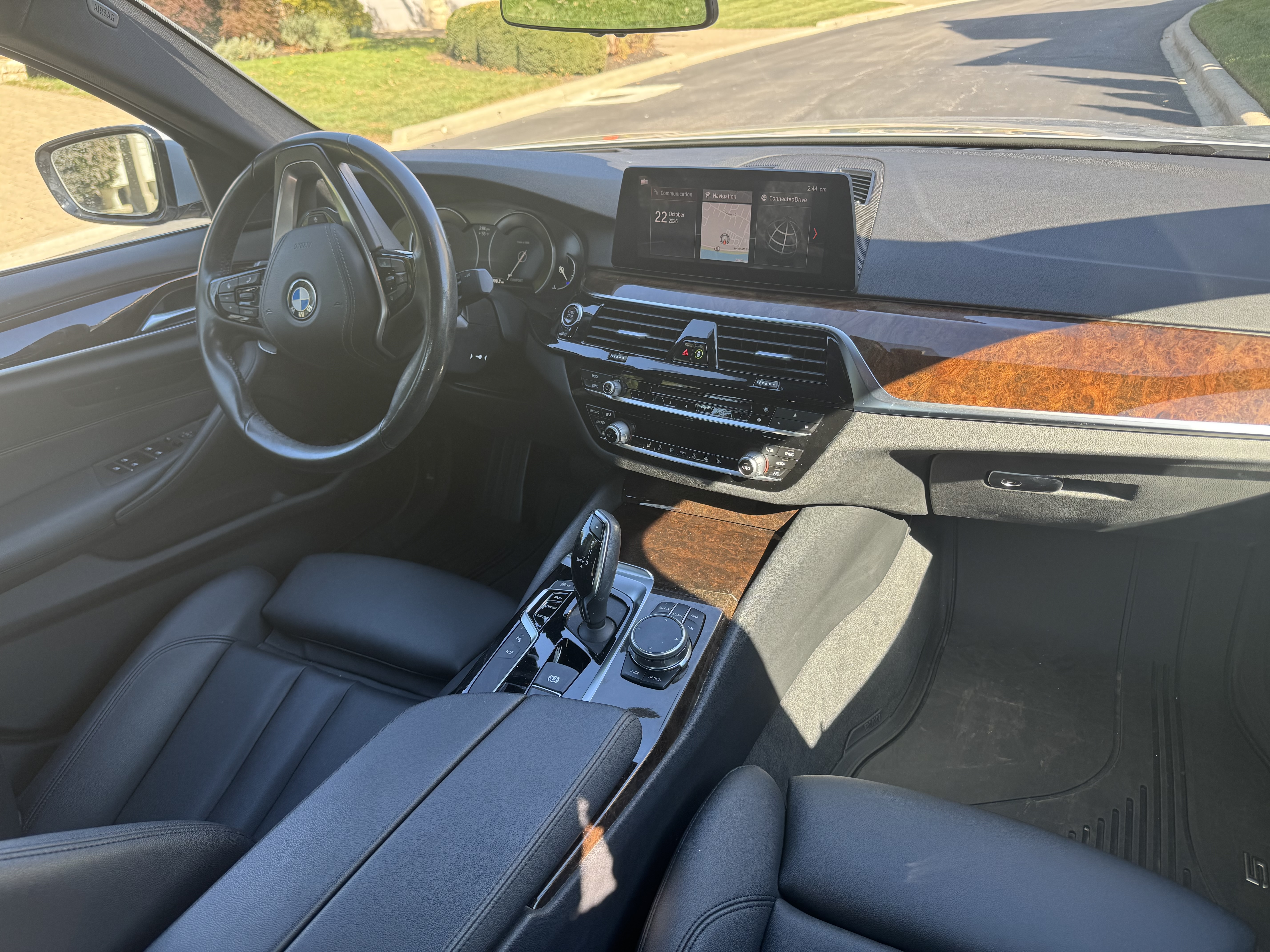 Used 2019 BMW 530i xDrive w/ Premium Package AWD/4WD image 6