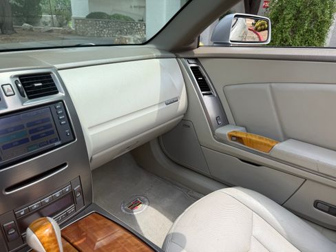 Used 2004 Cadillac XLR RWD image 8